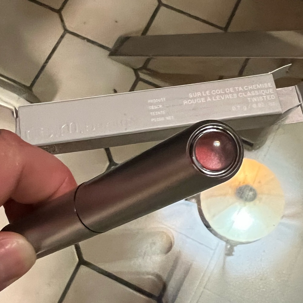 R.E.M beauty LIPSTICK